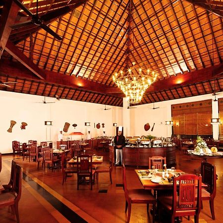 Abad Whispering Palms Hotel Kumarakom Luaran gambar