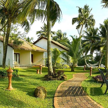 Abad Whispering Palms Hotel Kumarakom Luaran gambar