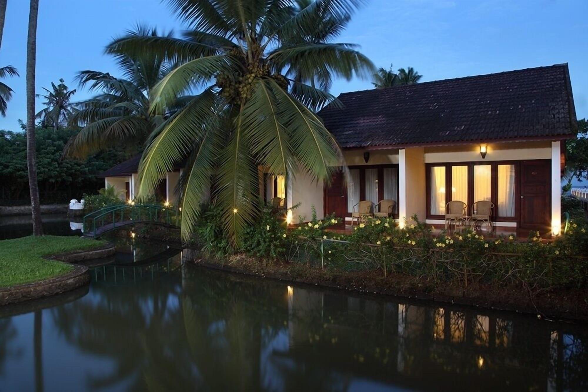 Abad Whispering Palms Hotel Kumarakom Luaran gambar
