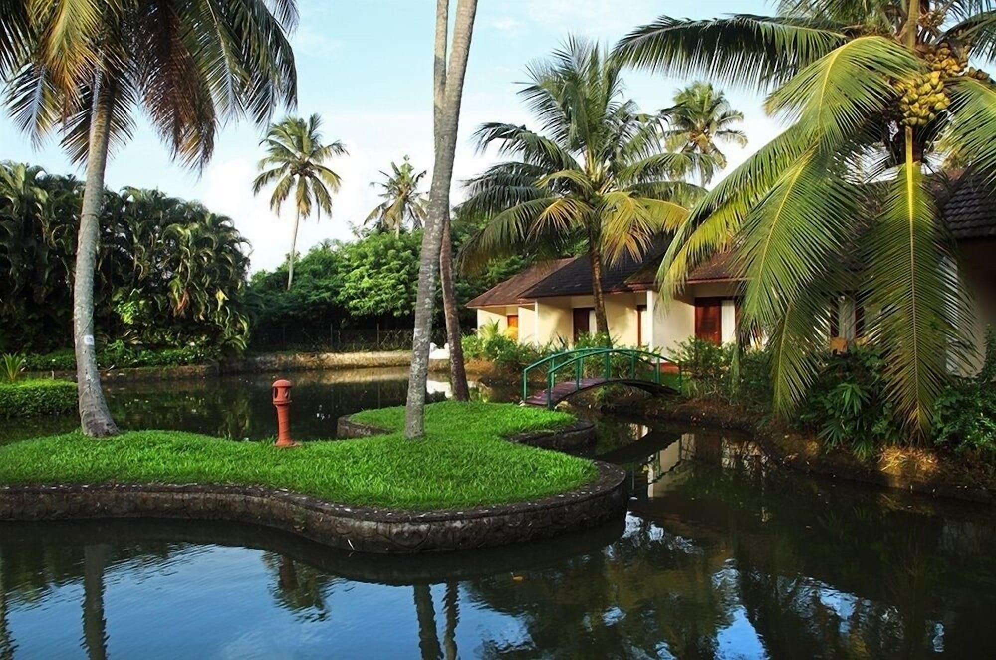Abad Whispering Palms Hotel Kumarakom Luaran gambar