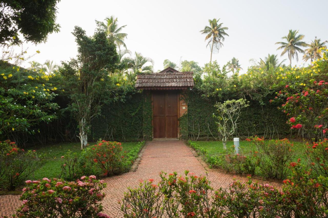 Abad Whispering Palms Hotel Kumarakom Luaran gambar