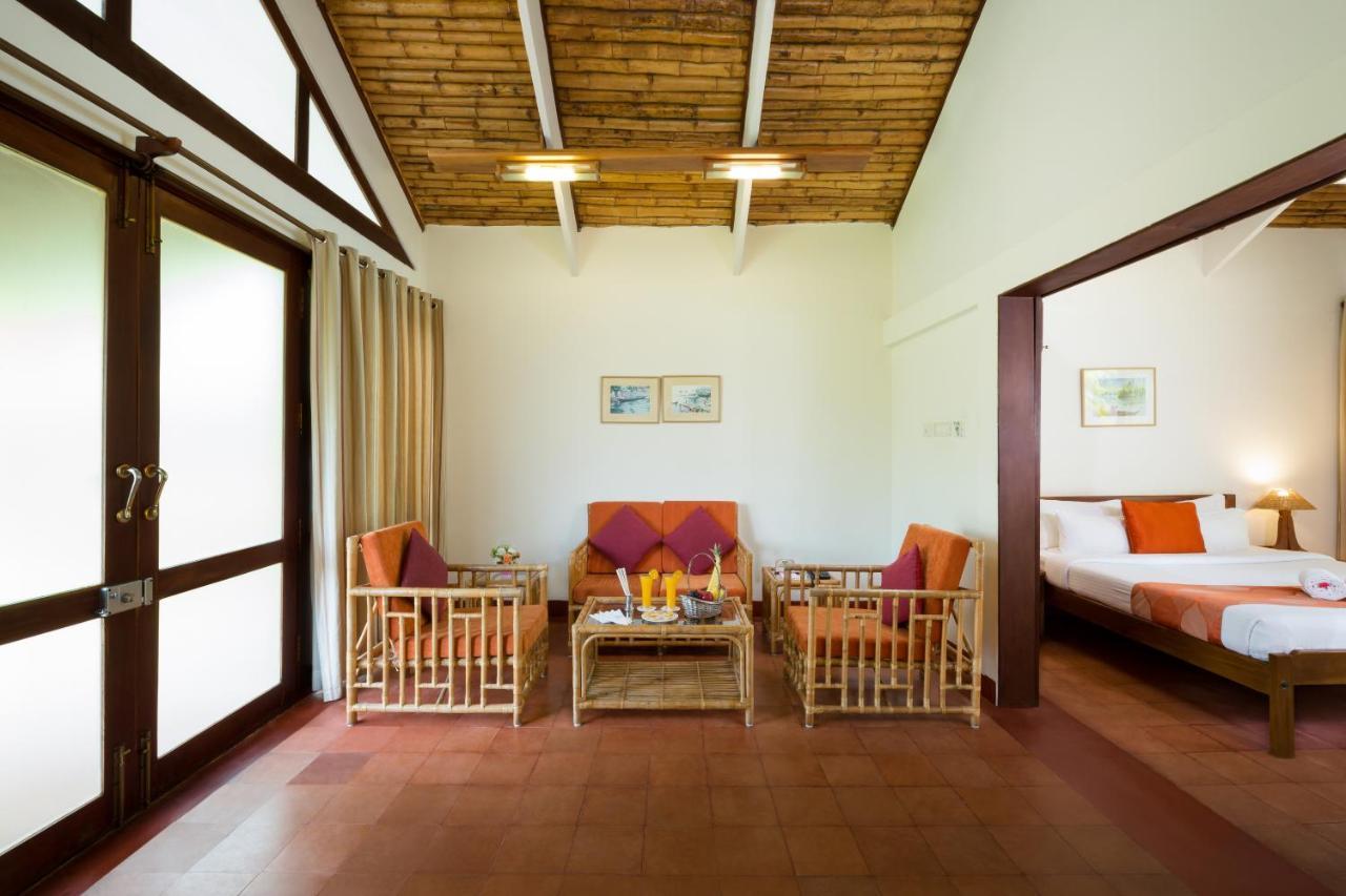 Abad Whispering Palms Hotel Kumarakom Luaran gambar