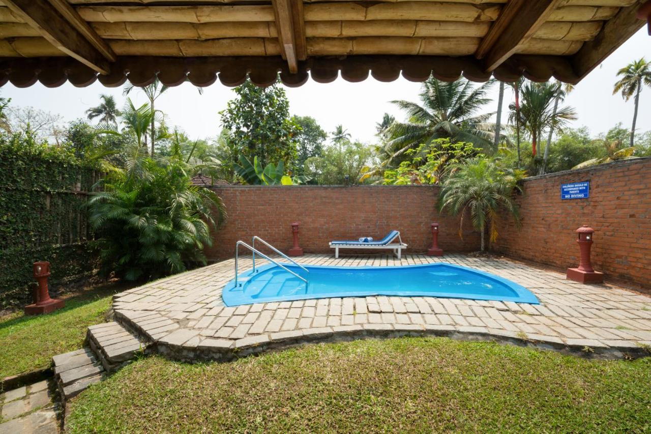 Abad Whispering Palms Hotel Kumarakom Luaran gambar