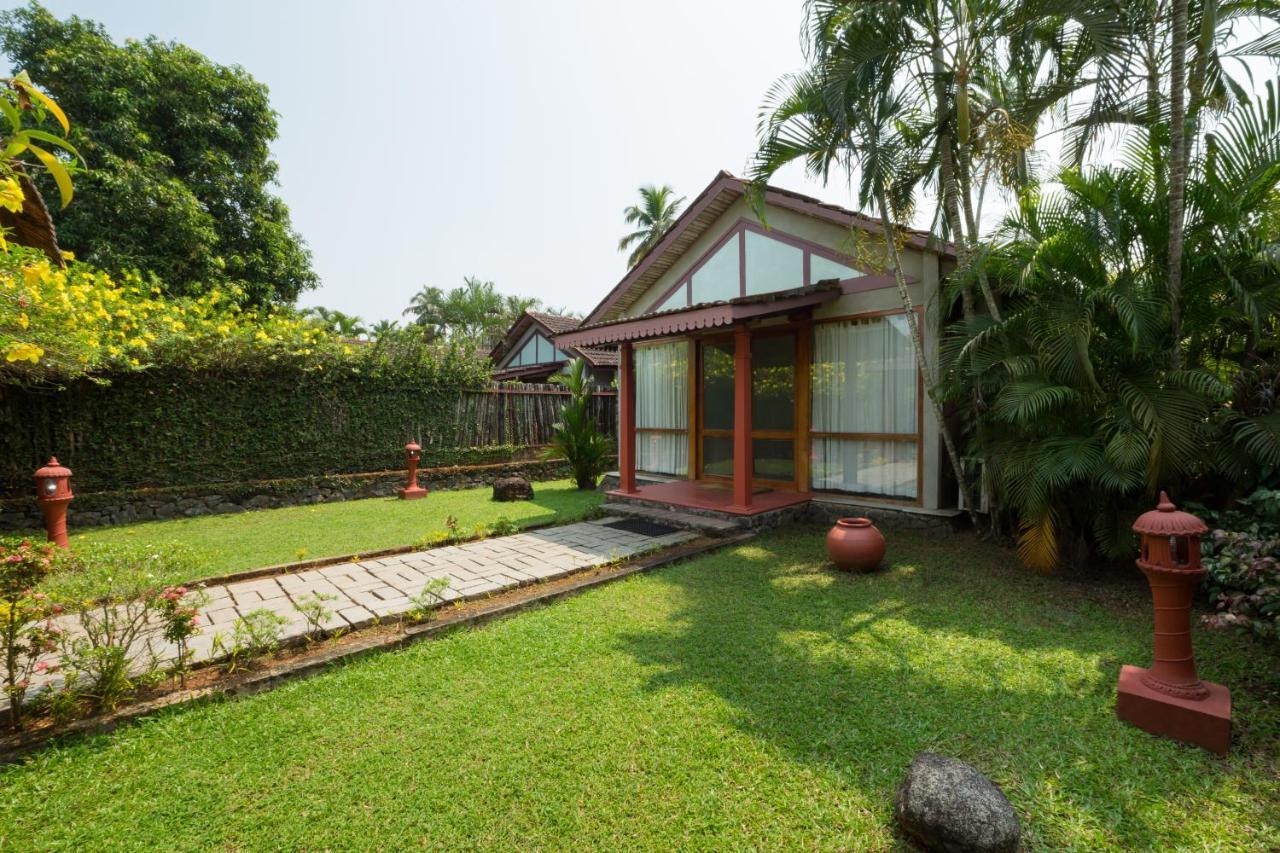 Abad Whispering Palms Hotel Kumarakom Luaran gambar