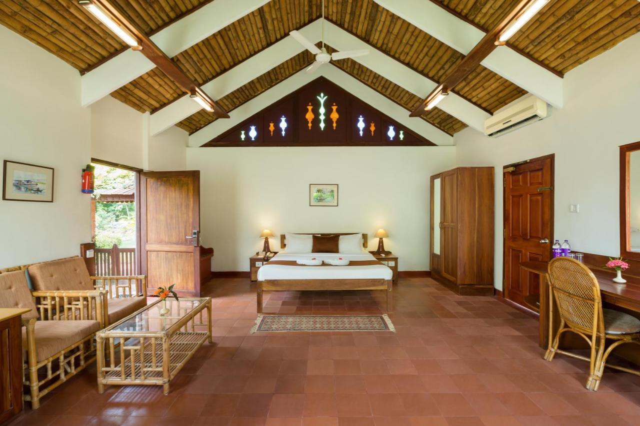 Abad Whispering Palms Hotel Kumarakom Luaran gambar