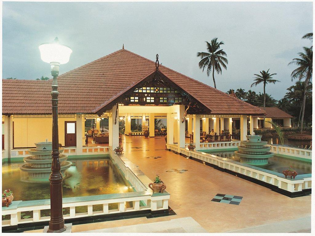 Abad Whispering Palms Hotel Kumarakom Luaran gambar