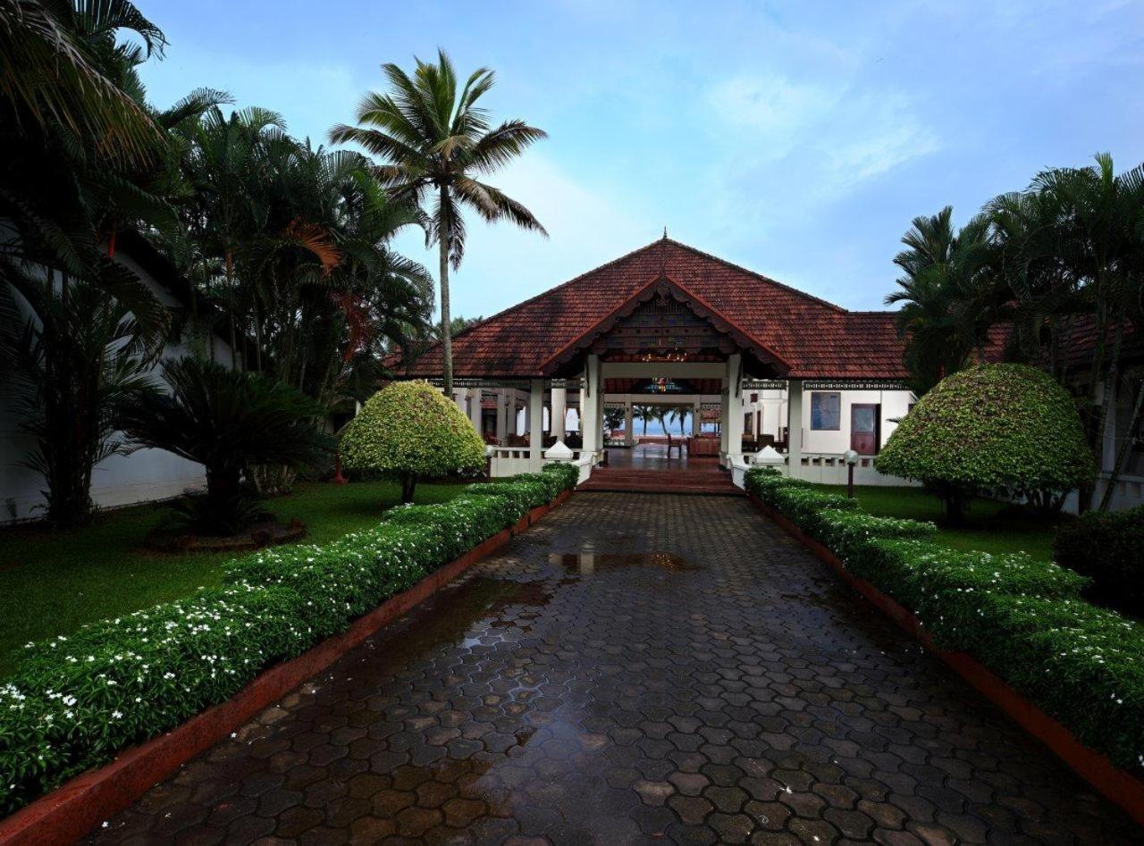 Abad Whispering Palms Hotel Kumarakom Luaran gambar