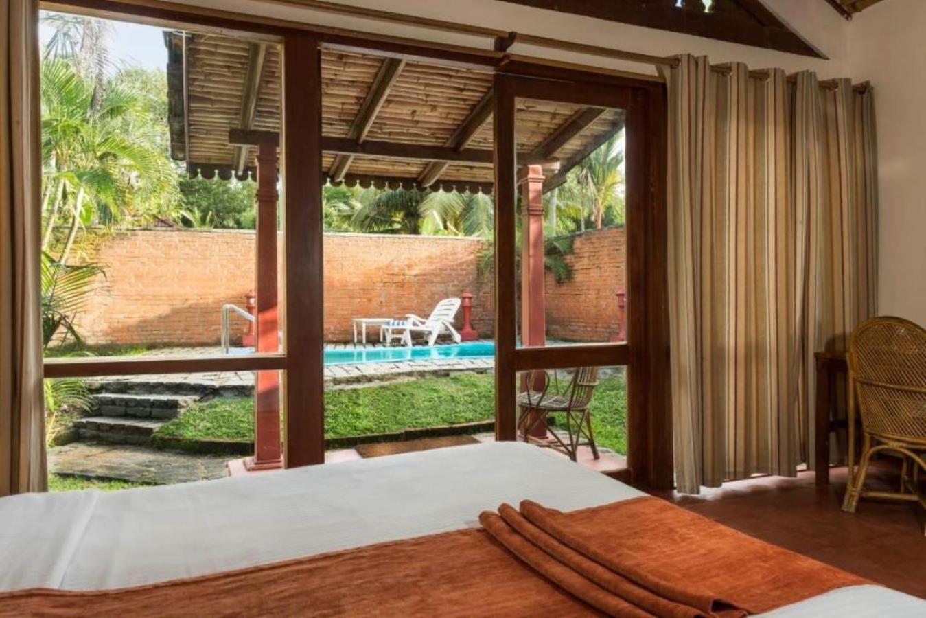 Abad Whispering Palms Hotel Kumarakom Luaran gambar