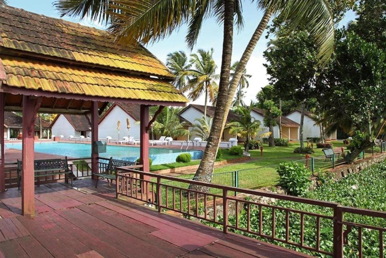 Abad Whispering Palms Hotel Kumarakom Luaran gambar