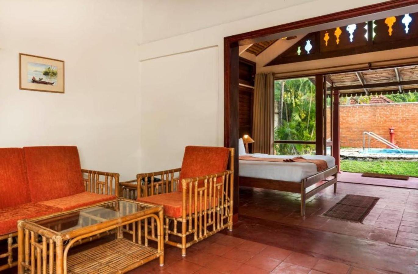 Abad Whispering Palms Hotel Kumarakom Luaran gambar