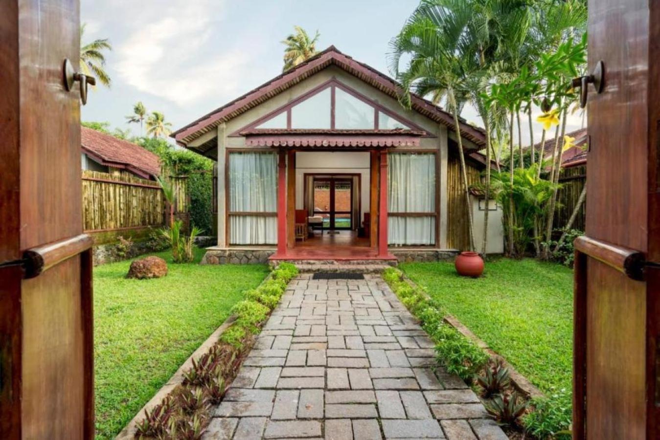 Abad Whispering Palms Hotel Kumarakom Luaran gambar