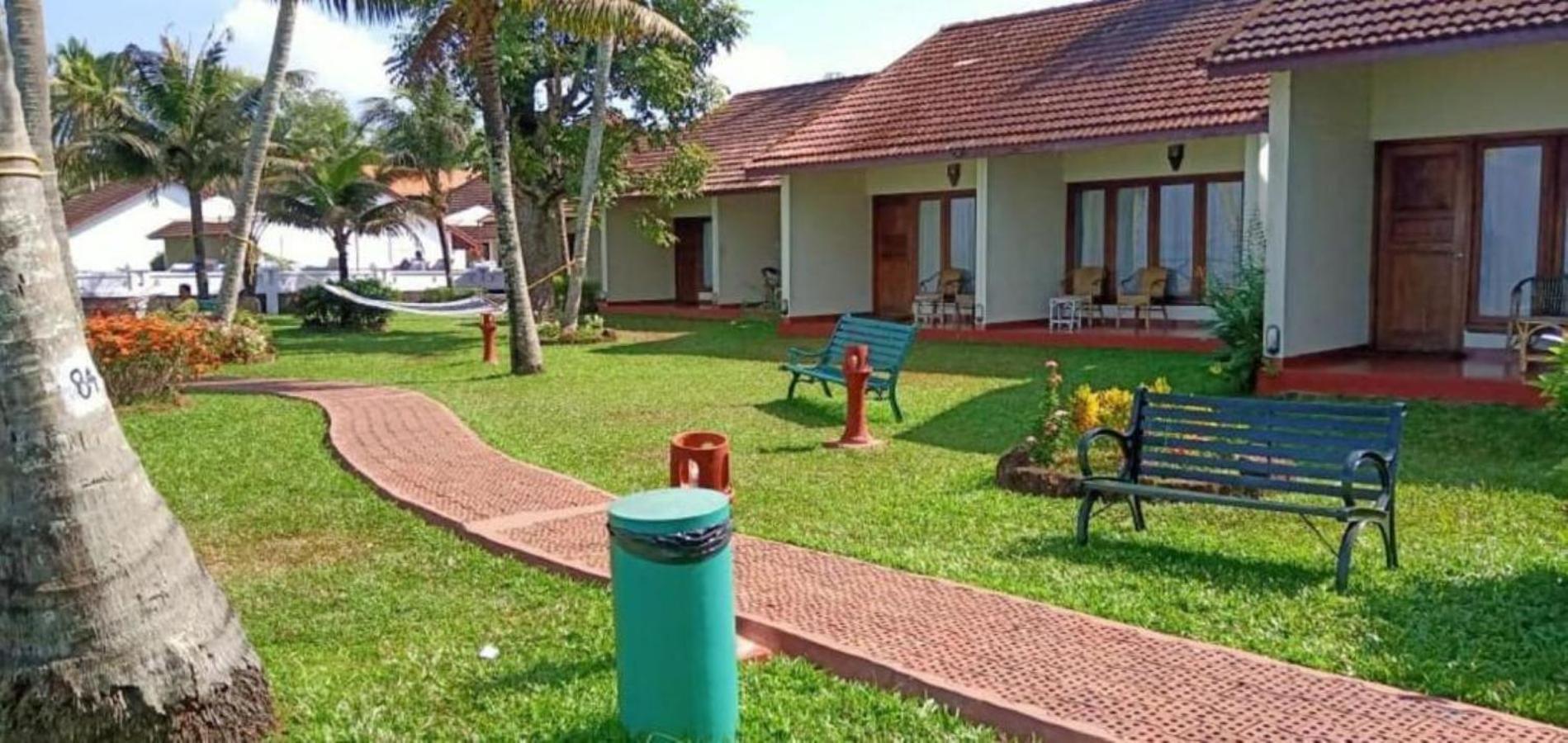 Abad Whispering Palms Hotel Kumarakom Luaran gambar