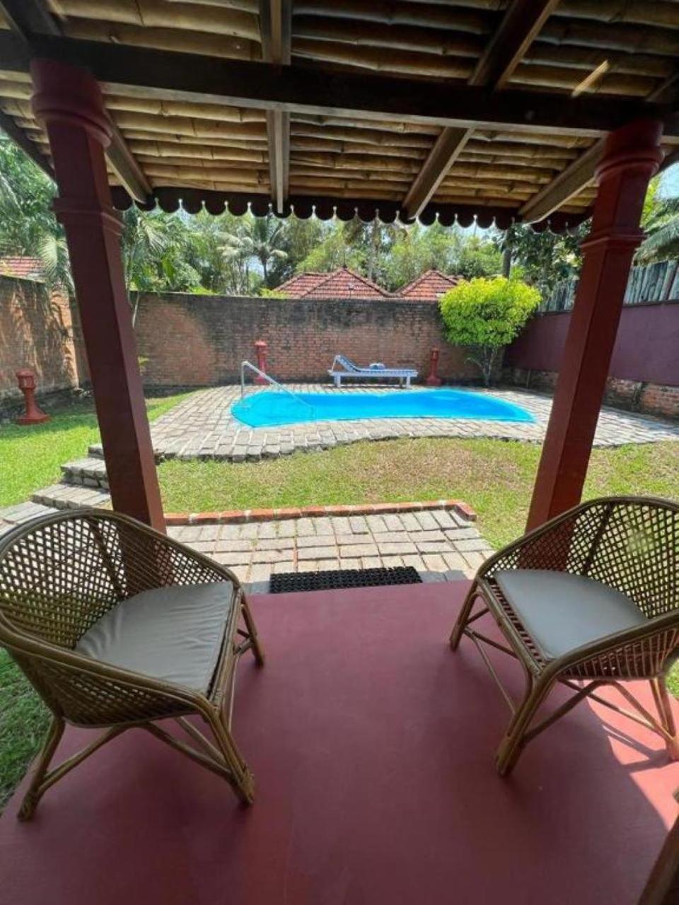 Abad Whispering Palms Hotel Kumarakom Luaran gambar