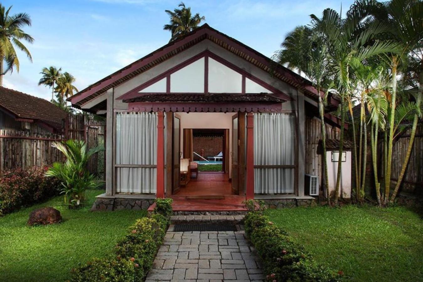Abad Whispering Palms Hotel Kumarakom Luaran gambar