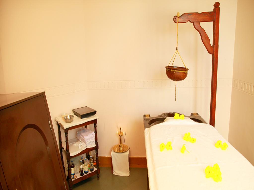Abad Whispering Palms Hotel Kumarakom Luaran gambar