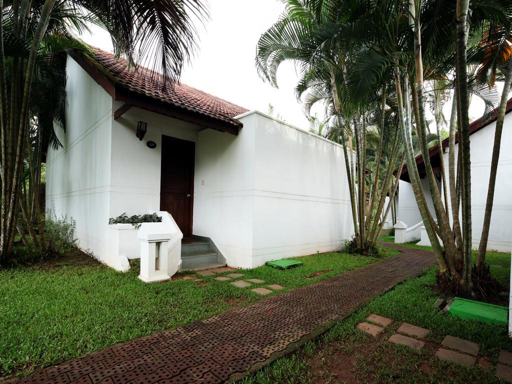 Abad Whispering Palms Hotel Kumarakom Luaran gambar
