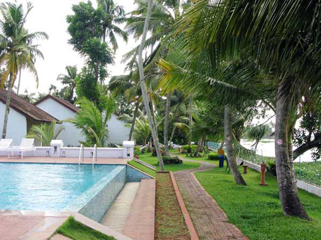 Abad Whispering Palms Hotel Kumarakom Luaran gambar