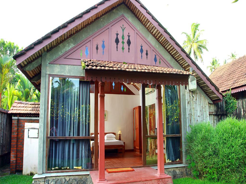 Abad Whispering Palms Hotel Kumarakom Luaran gambar