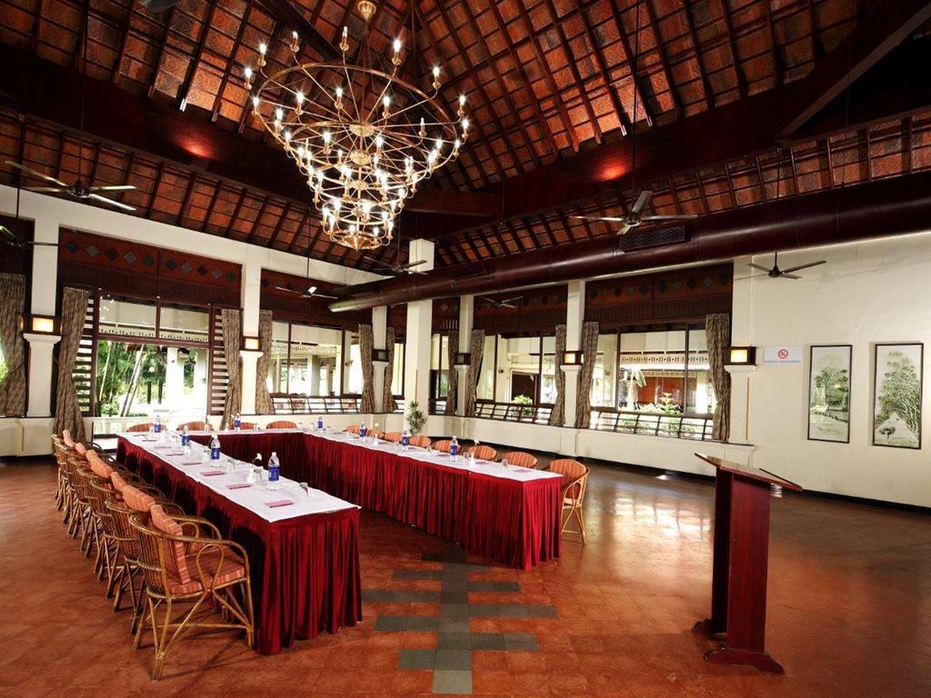Abad Whispering Palms Hotel Kumarakom Luaran gambar