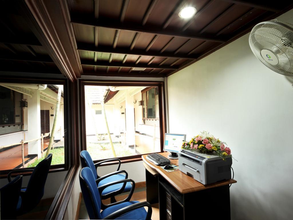 Abad Whispering Palms Hotel Kumarakom Luaran gambar