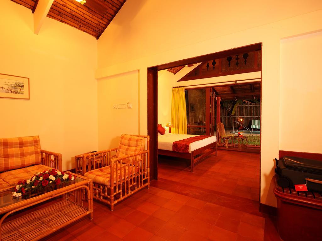 Abad Whispering Palms Hotel Kumarakom Luaran gambar
