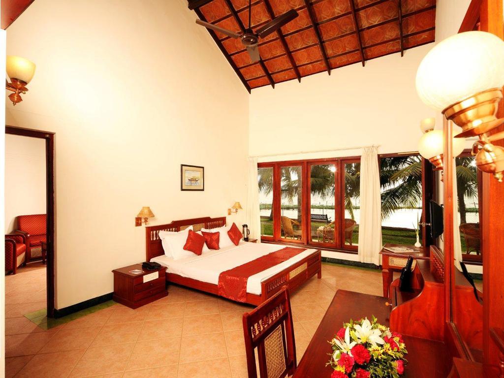 Abad Whispering Palms Hotel Kumarakom Luaran gambar