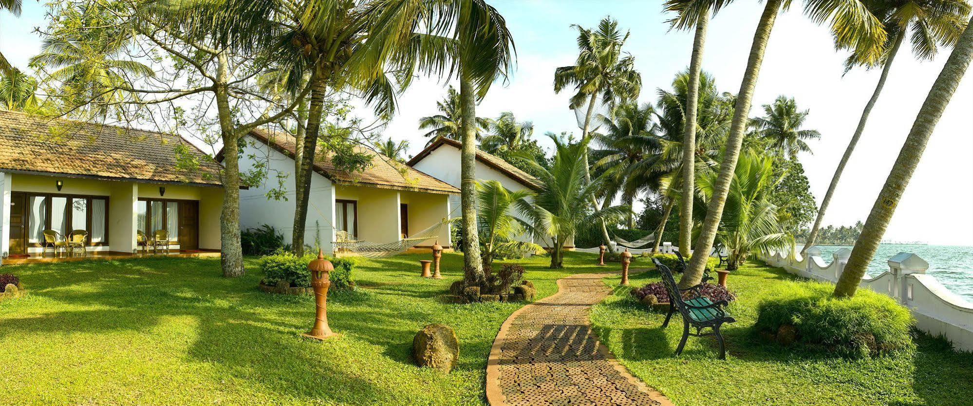 Abad Whispering Palms Hotel Kumarakom Luaran gambar