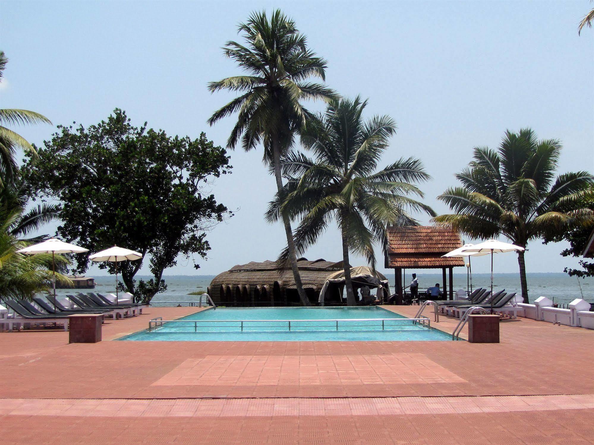 Abad Whispering Palms Hotel Kumarakom Luaran gambar