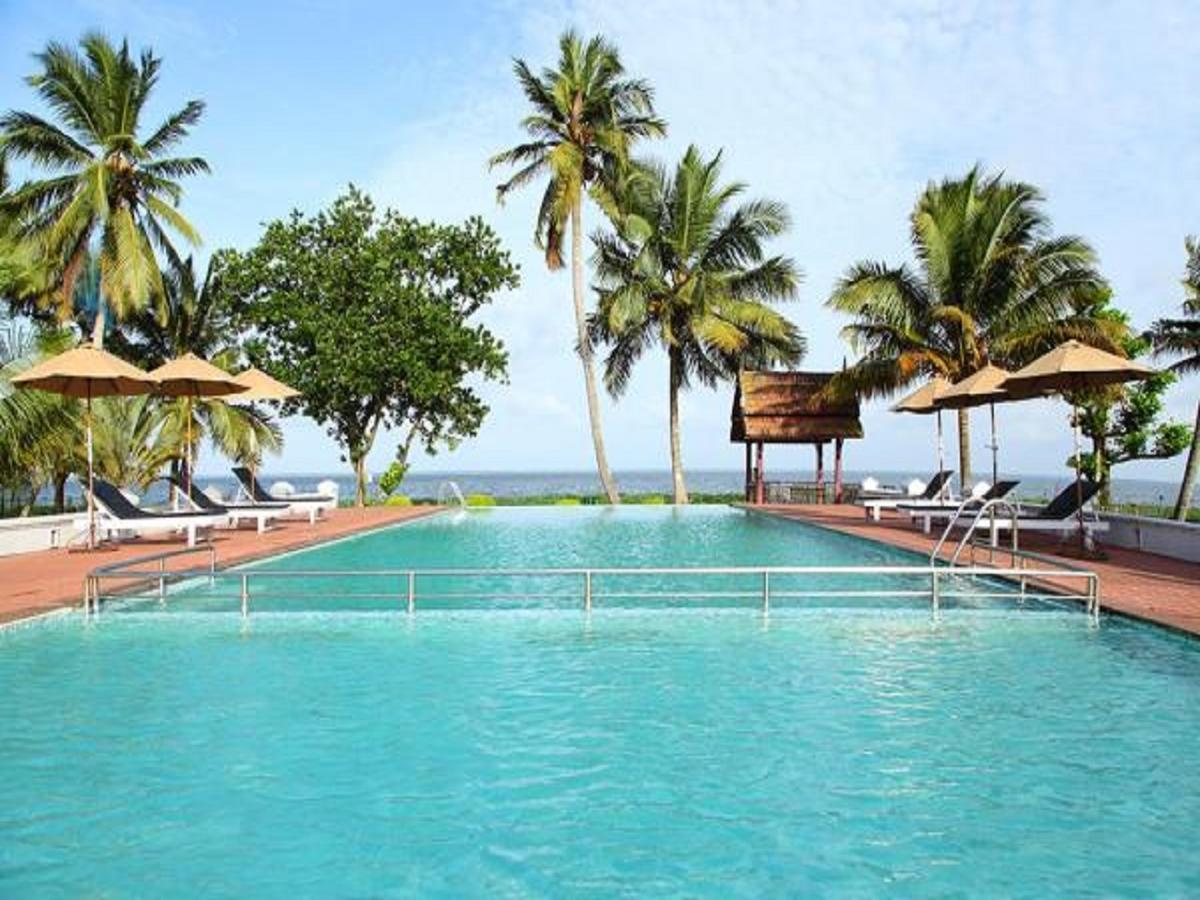 Abad Whispering Palms Hotel Kumarakom Luaran gambar