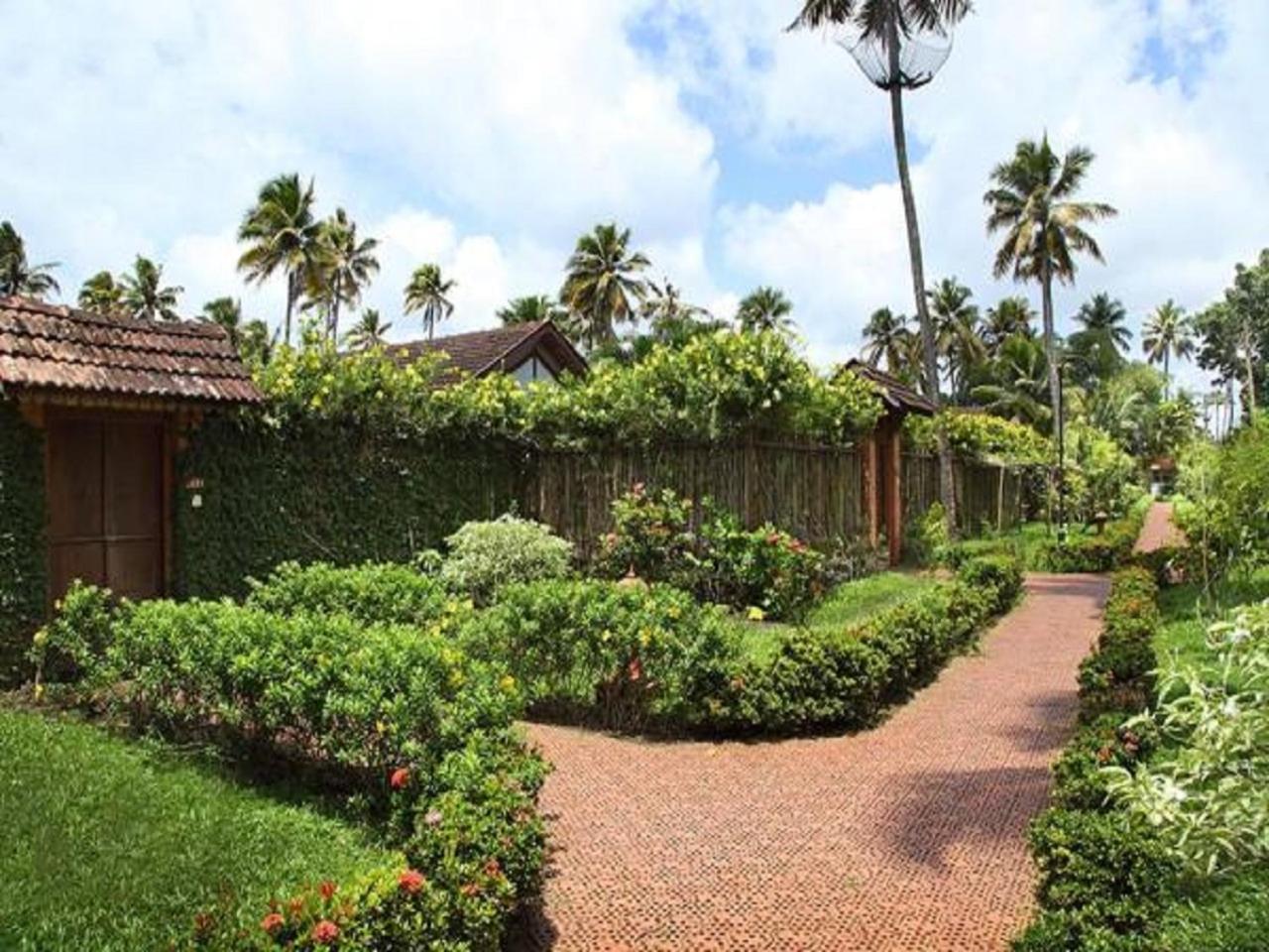Abad Whispering Palms Hotel Kumarakom Luaran gambar