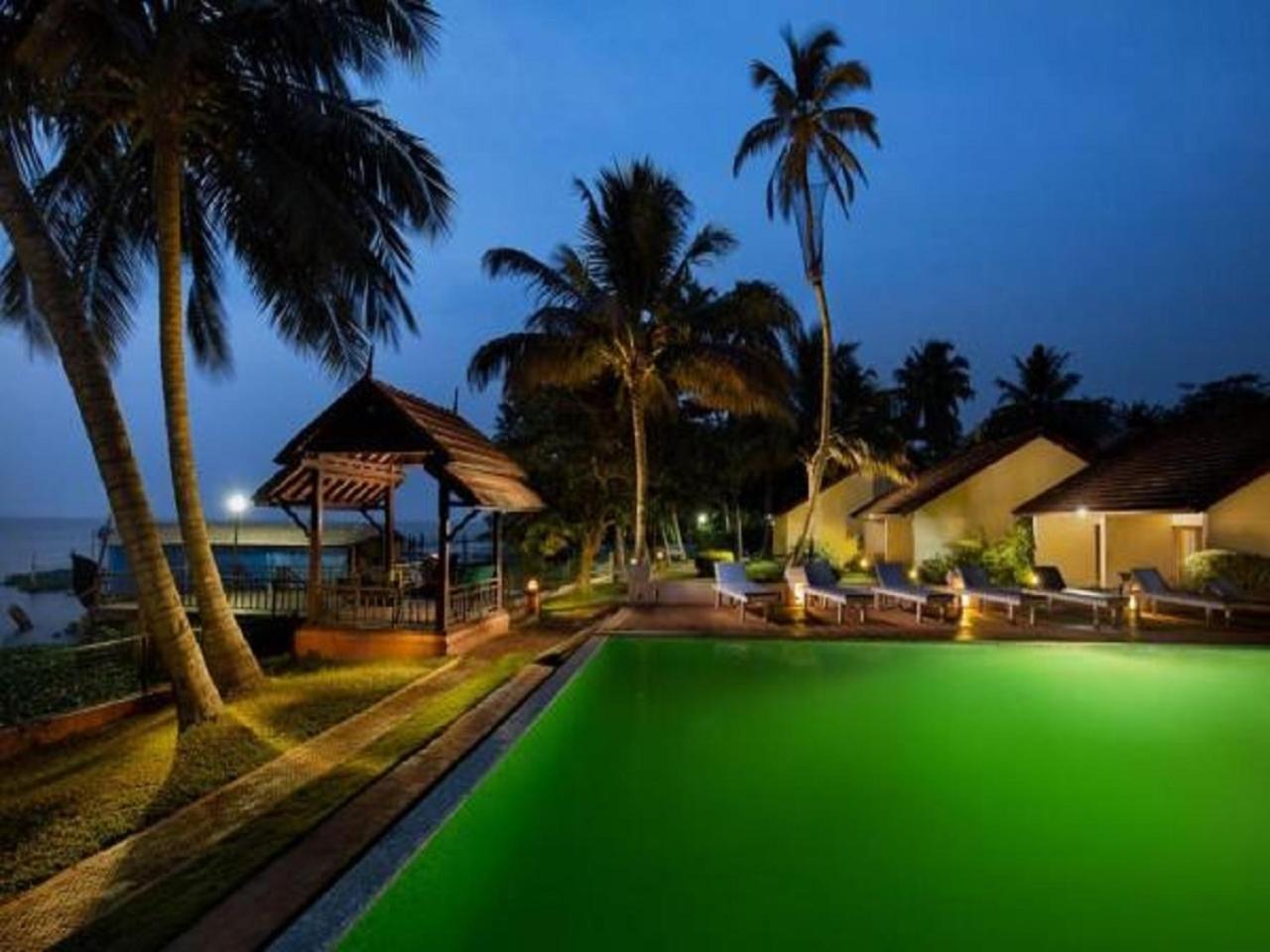 Abad Whispering Palms Hotel Kumarakom Luaran gambar