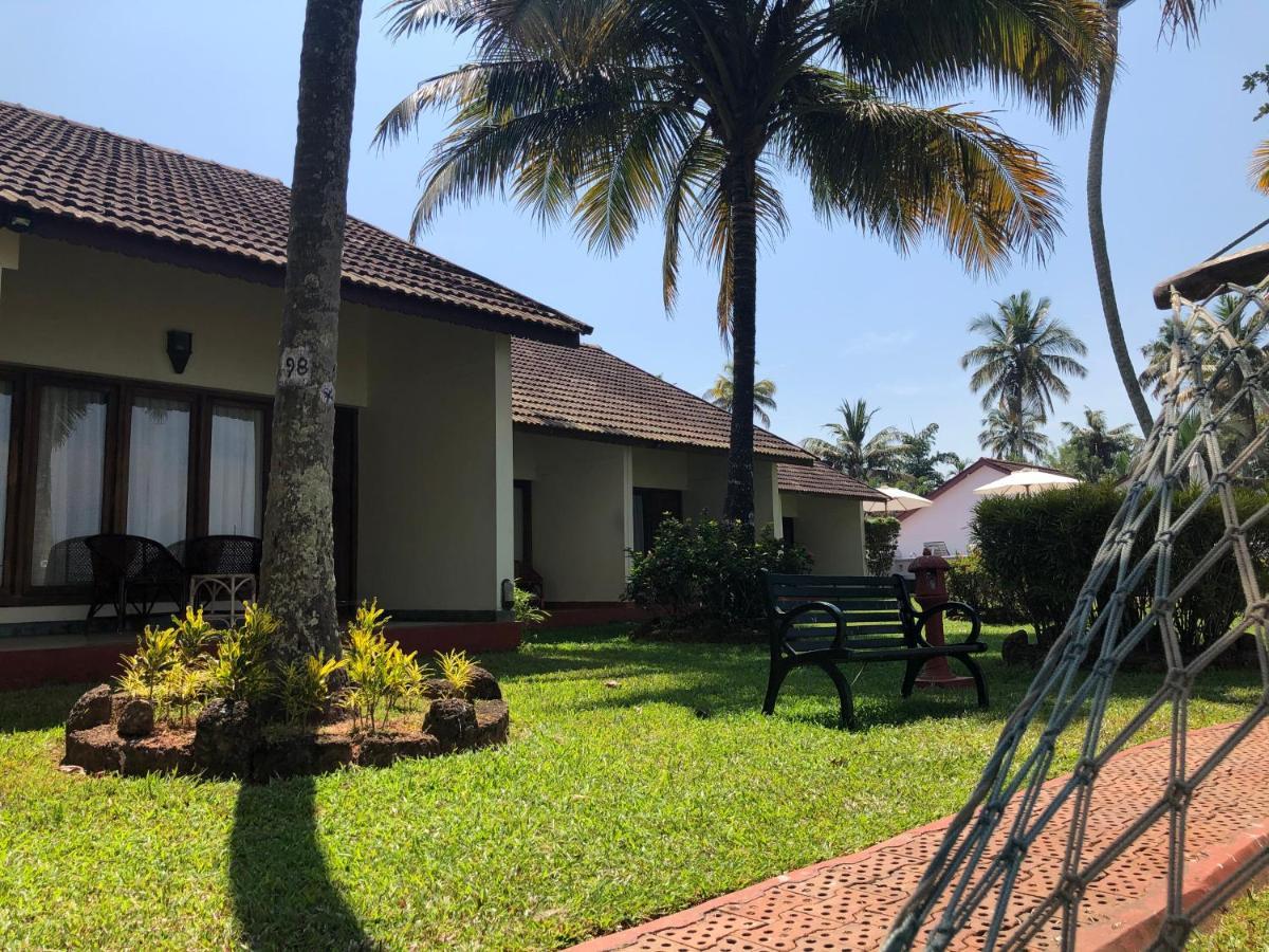 Abad Whispering Palms Hotel Kumarakom Luaran gambar