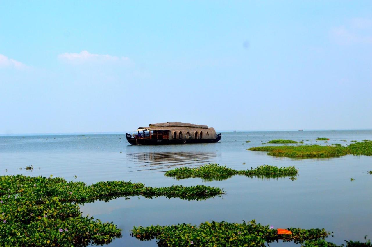 Abad Whispering Palms Hotel Kumarakom Luaran gambar