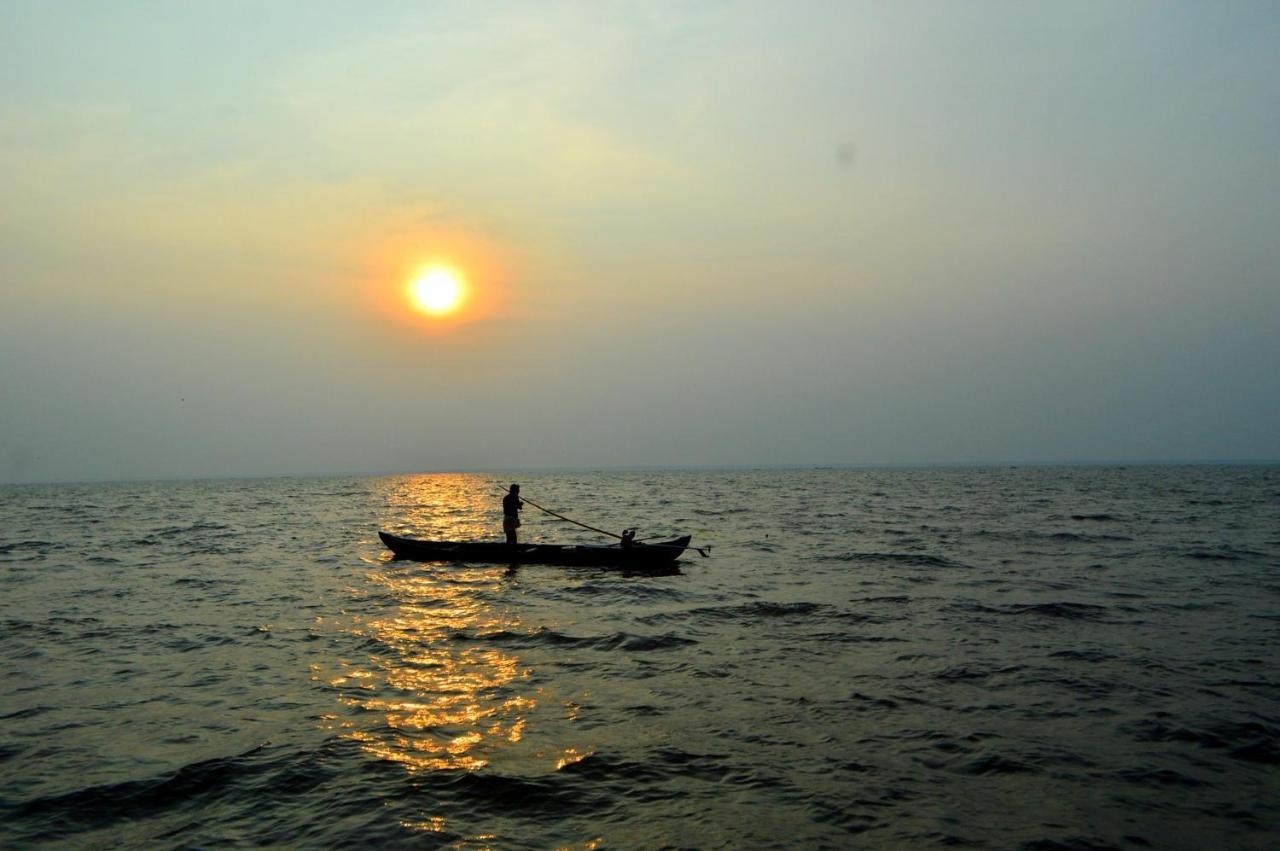 Abad Whispering Palms Hotel Kumarakom Luaran gambar